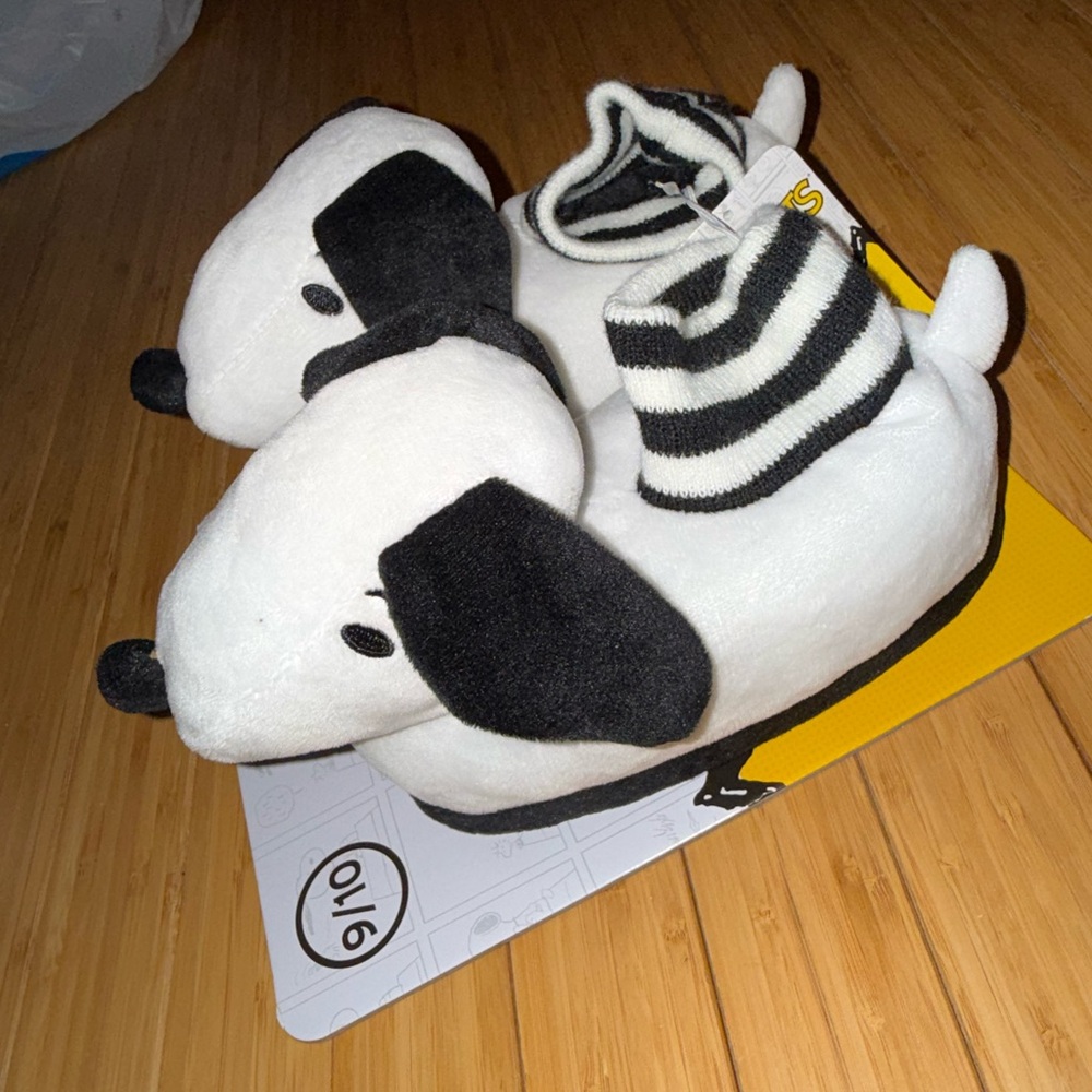 Peanuts Snoopy Slippers - Picture 2 of 4